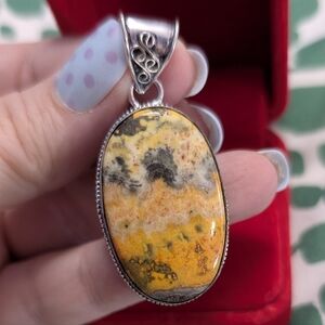Rare Vintage 🐝 Bumblebee 🐝 Jasper Gemstone Pendant Set In Intricate 925 Silver